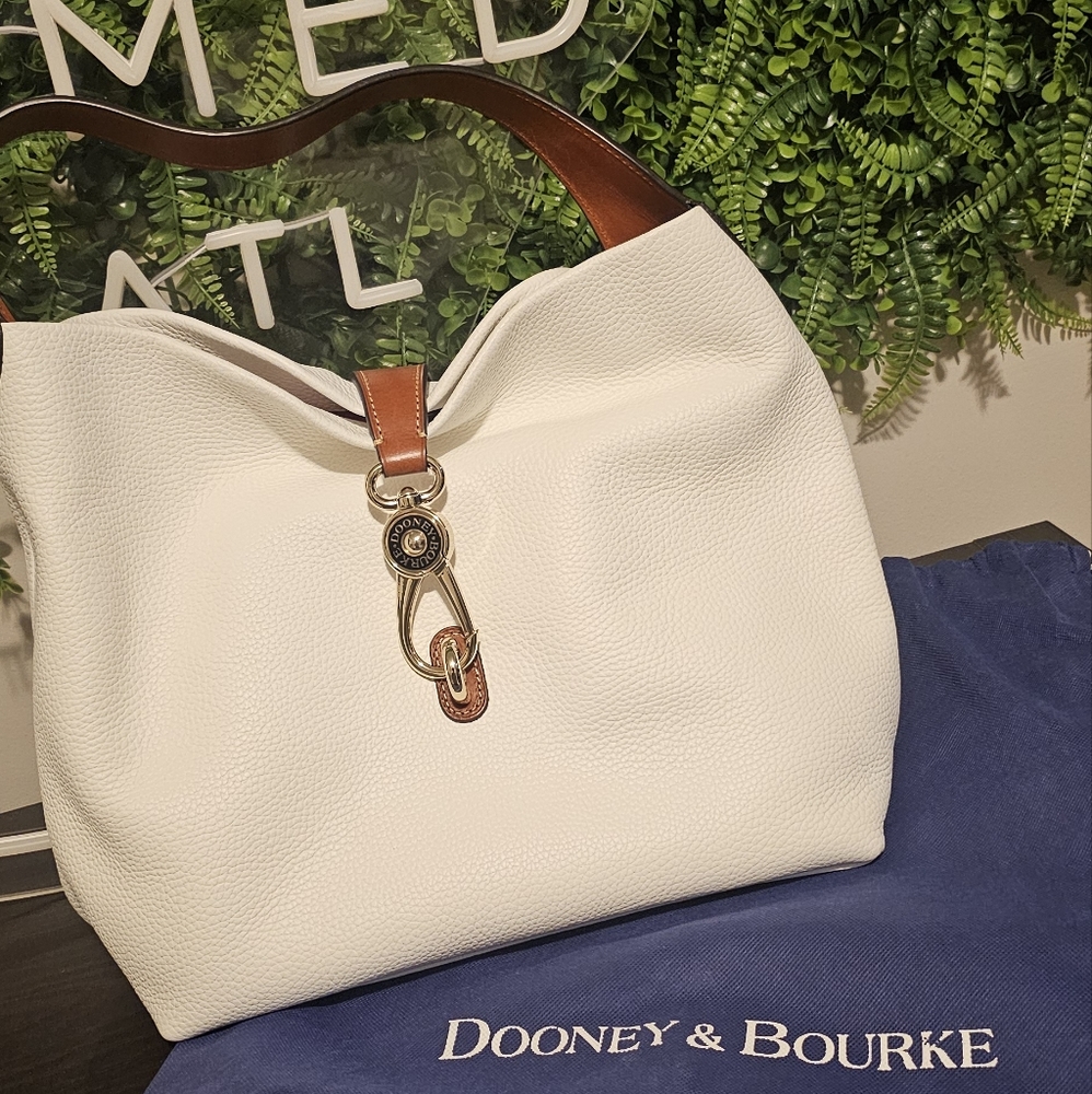 Pebble Grain Logo Lock Shoulder Bag with Pouch